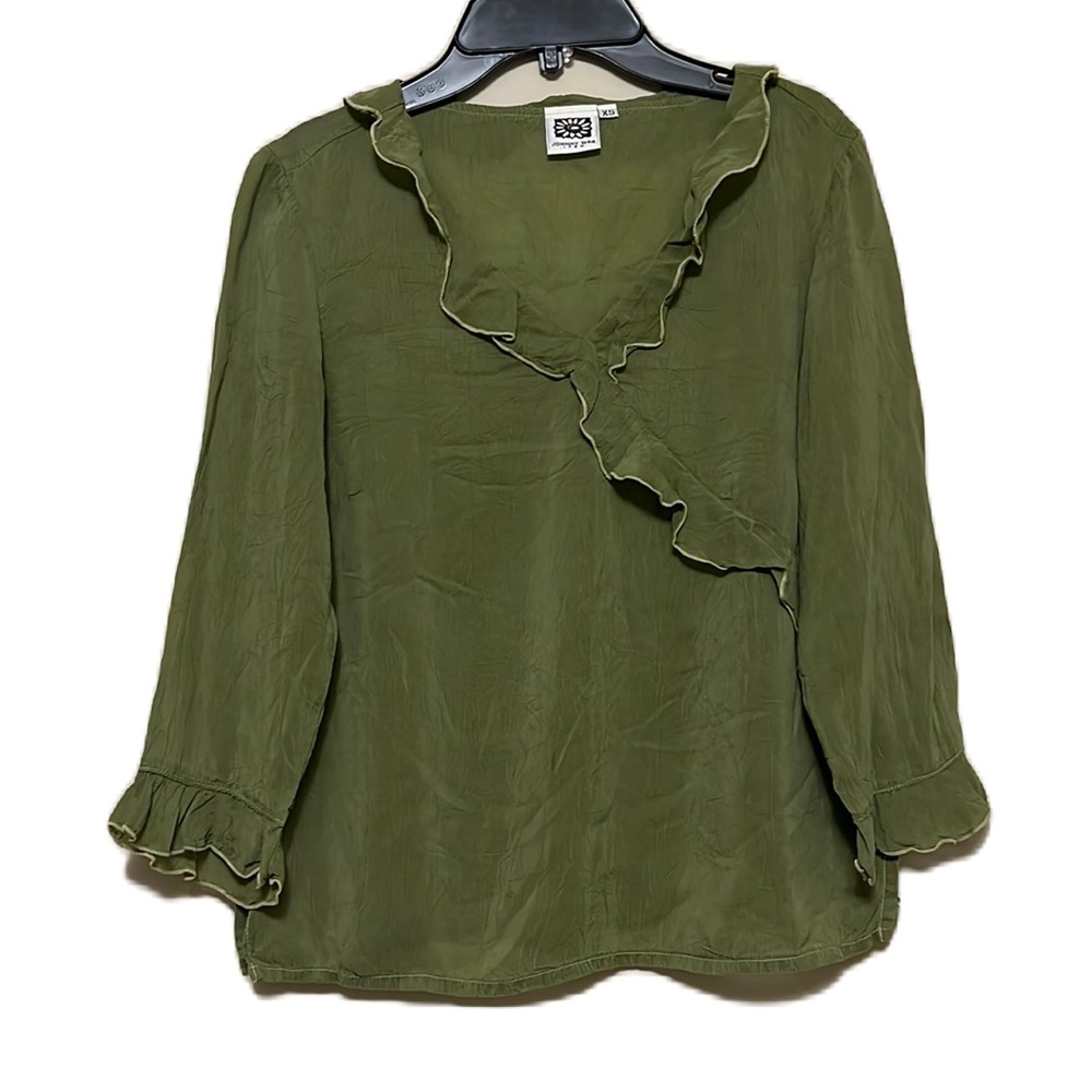 JOHNNY WAS, Ruffled V-NeckLine, 100% Rayon Side Slits Top, Light Olive Green, XS